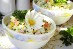 Крабовый салат из крабовых палочек